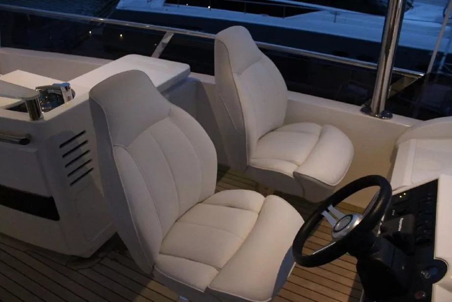 https://dev-api.arconyachts.com/storage/media/27271/conversions/398_3079721334-optimize.webp