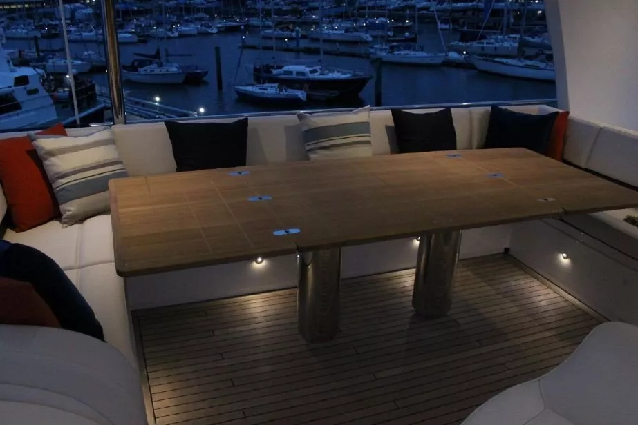 https://dev-api.arconyachts.com/storage/media/27272/conversions/398_2915600455-optimize.webp