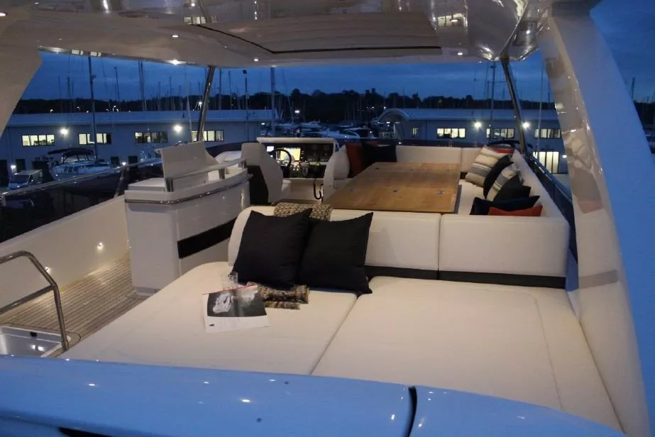 https://dev-api.arconyachts.com/storage/media/27273/conversions/398_0353014171-optimize.webp