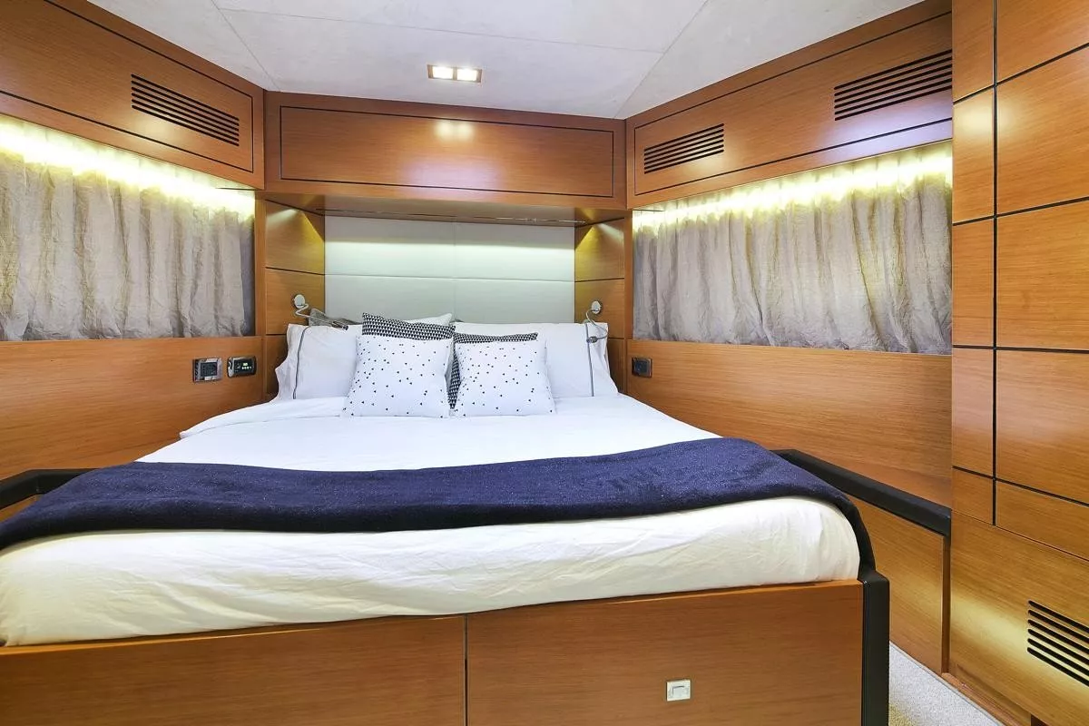 https://dev-api.arconyachts.com/storage/media/27391/conversions/499_0038473850-optimize.webp