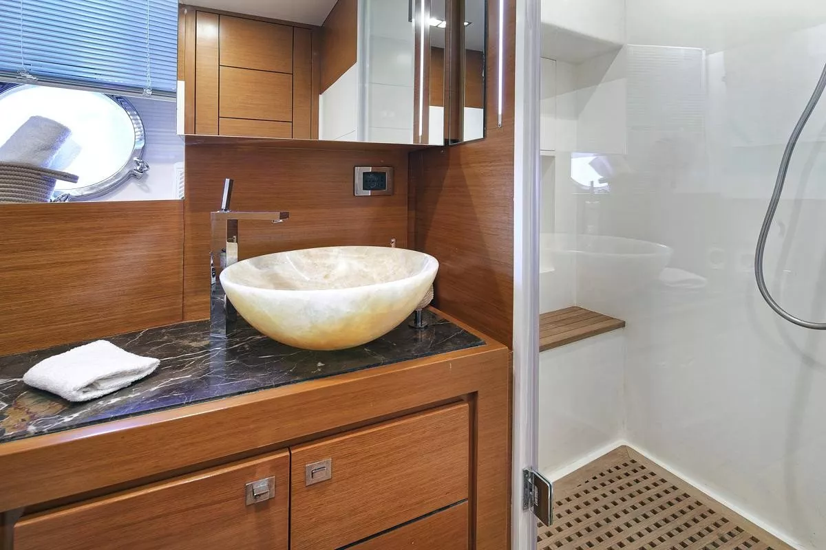 https://dev-api.arconyachts.com/storage/media/27393/conversions/499_9763788426-optimize.webp