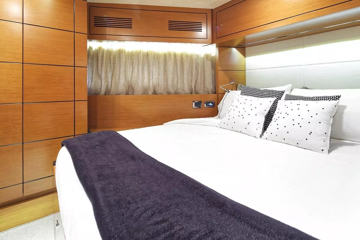 https://dev-api.arconyachts.com/storage/media/27394/conversions/499_6322887645-optimize.webp