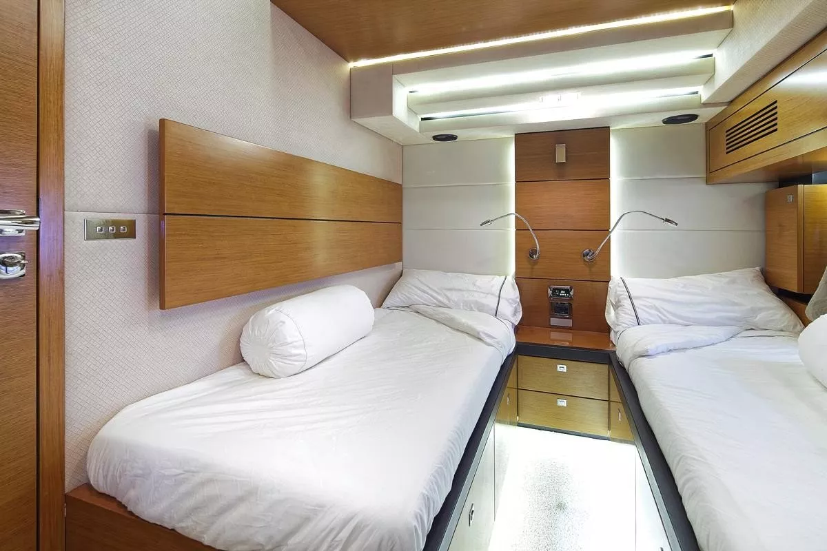https://dev-api.arconyachts.com/storage/media/27396/conversions/499_3494252005-optimize.webp