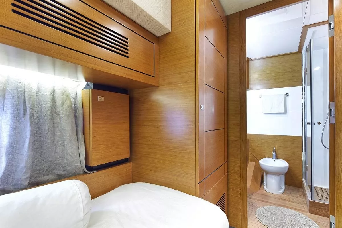 https://dev-api.arconyachts.com/storage/media/27398/conversions/499_8072430443-optimize.webp