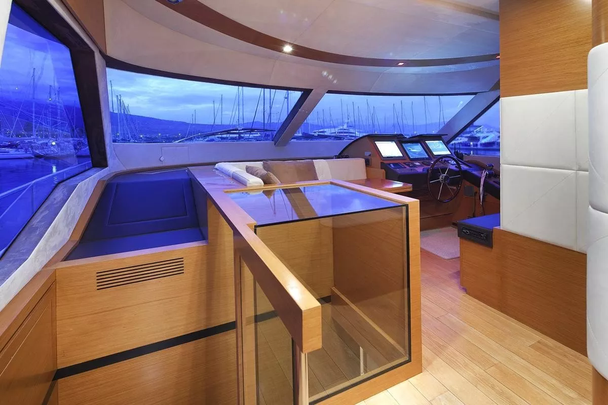 https://dev-api.arconyachts.com/storage/media/27401/conversions/499_8119069846-optimize.webp