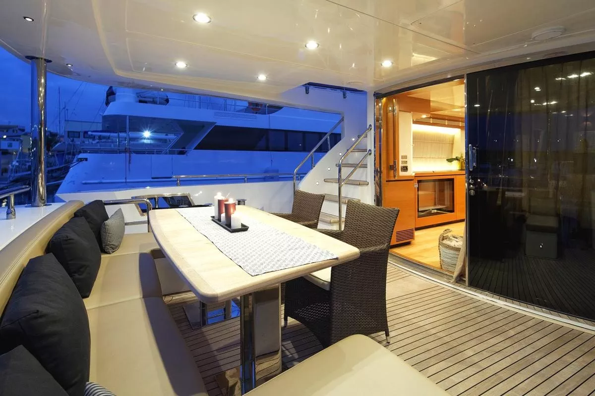 https://dev-api.arconyachts.com/storage/media/27405/conversions/499_3703589245-optimize.webp