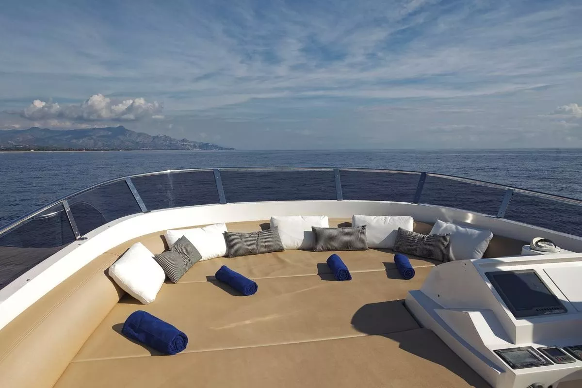 https://dev-api.arconyachts.com/storage/media/27410/conversions/499_8605550108-optimize.webp