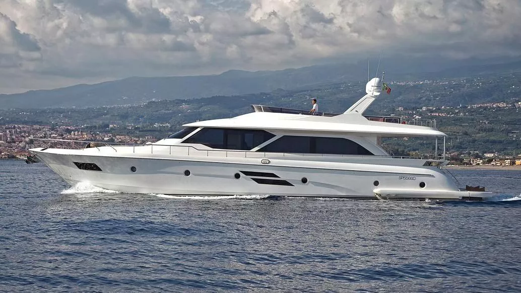 https://dev-api.arconyachts.com/storage/media/27414/conversions/499_4836300621-optimize.webp