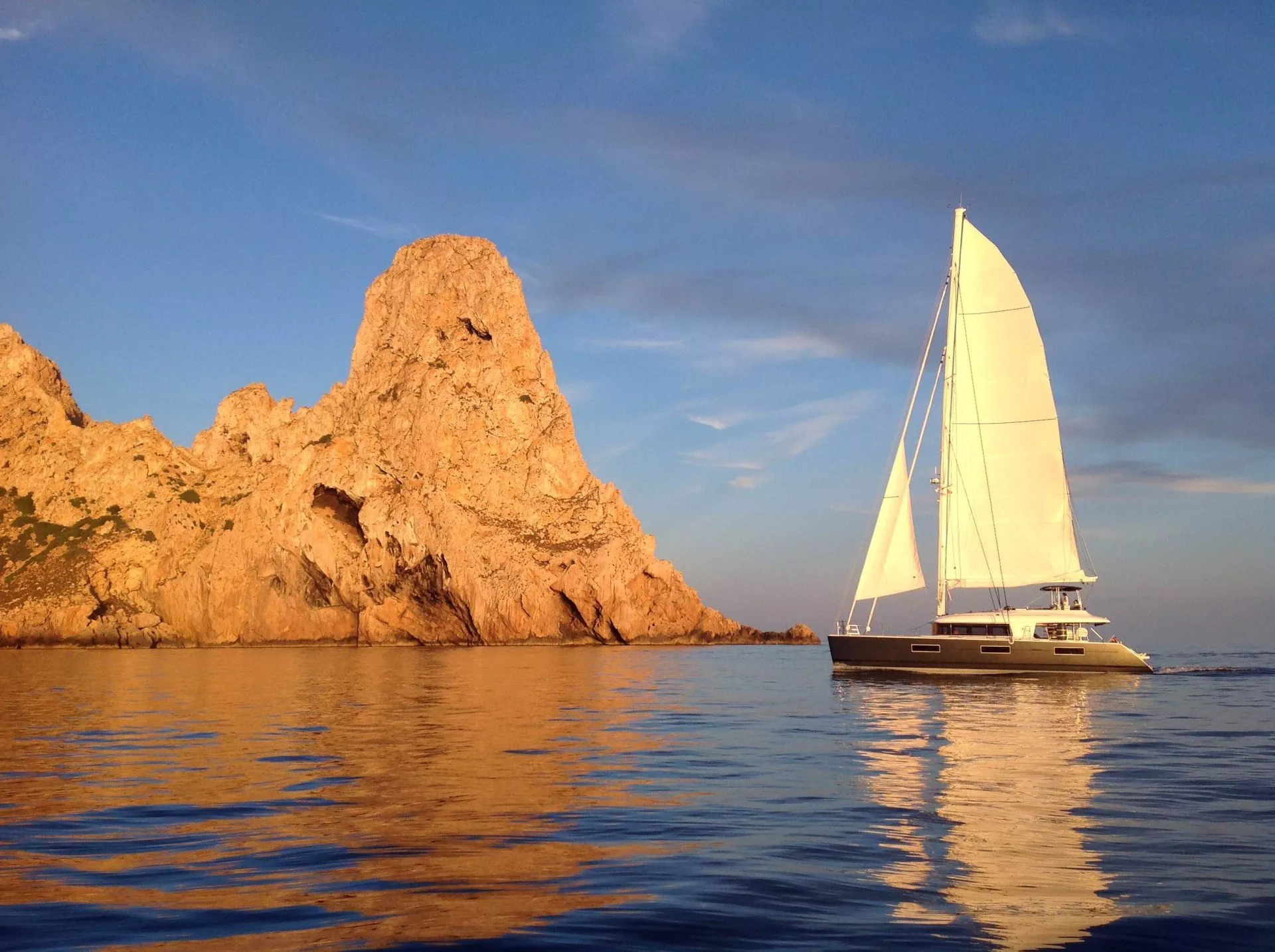 https://dev-api.arconyachts.com/storage/media/27439/conversions/496_5063131019-optimize.webp
