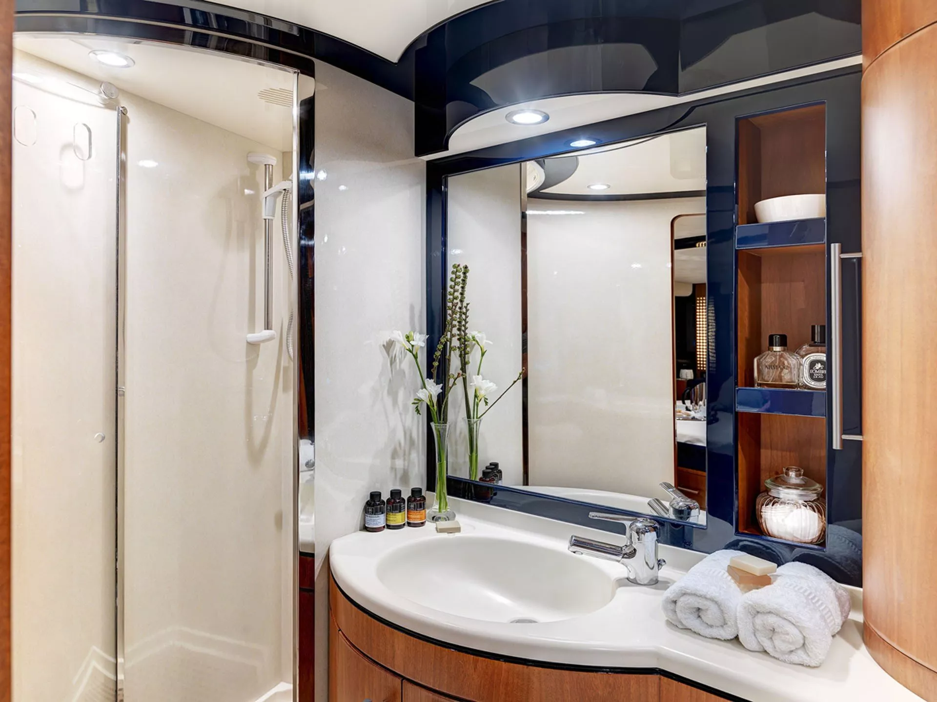 https://dev-api.arconyachts.com/storage/media/27445/conversions/495_1054123069-optimize.webp