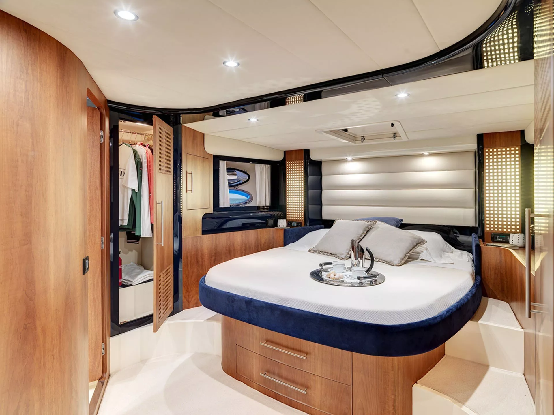 https://dev-api.arconyachts.com/storage/media/27446/conversions/495_8538857708-optimize.webp