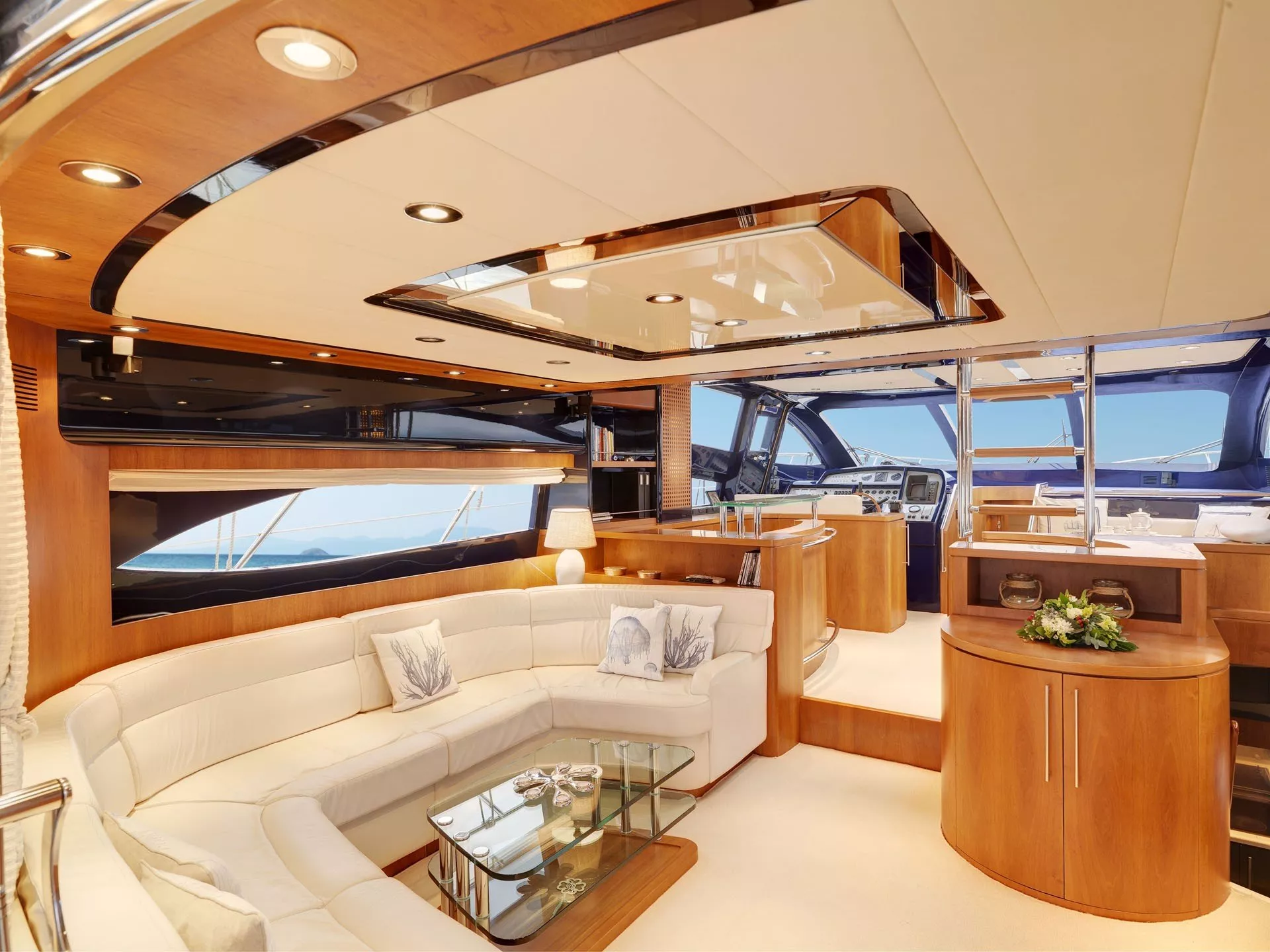 https://dev-api.arconyachts.com/storage/media/27452/conversions/495_5666999094-optimize.webp