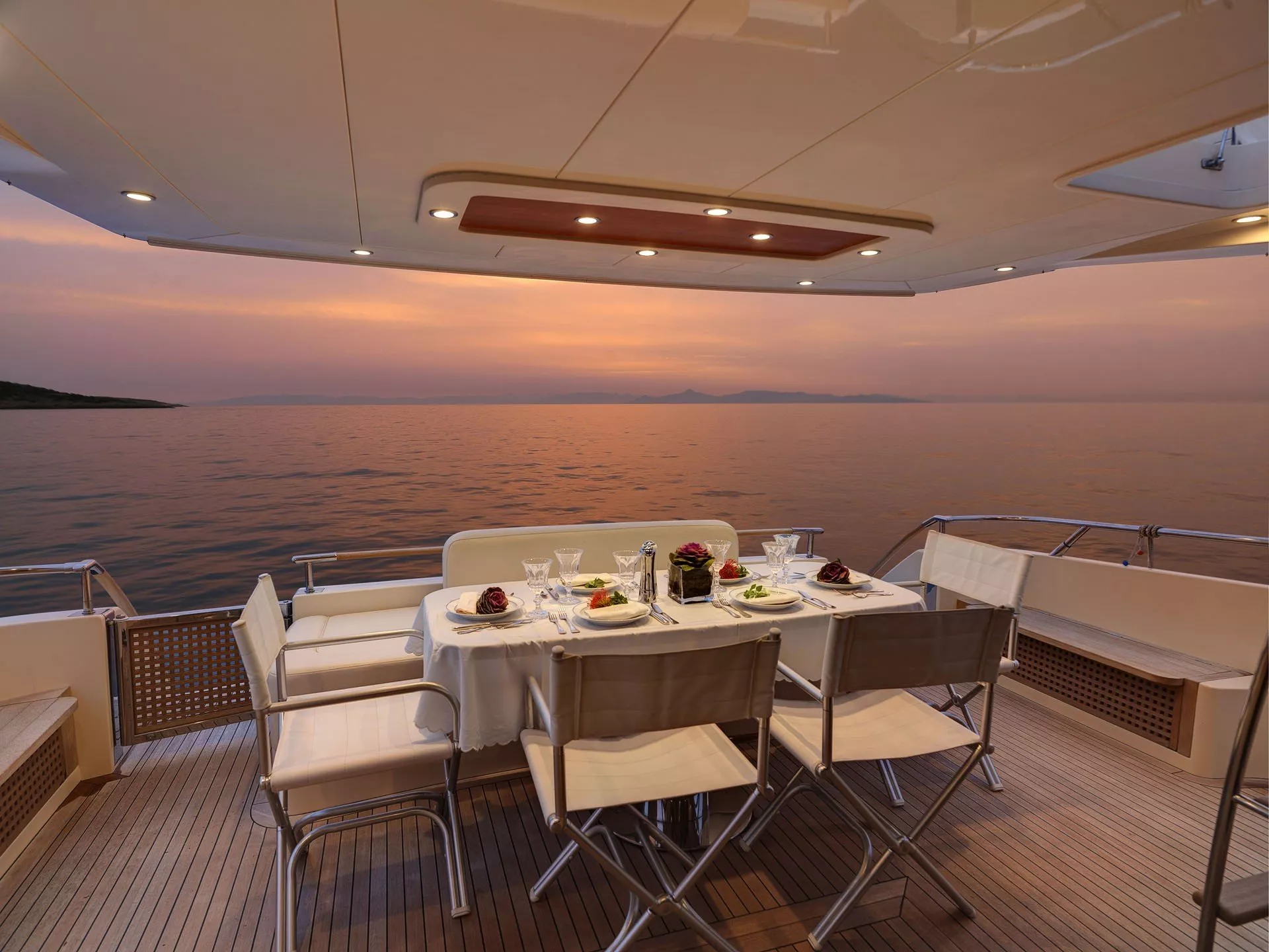 https://dev-api.arconyachts.com/storage/media/27457/conversions/495_9705924158-optimize.webp