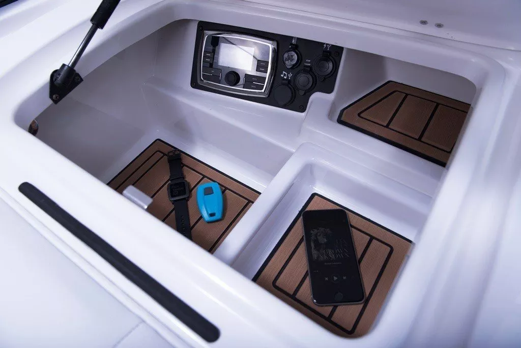 https://dev-api.arconyachts.com/storage/media/27467/conversions/493_8107562472-optimize.webp