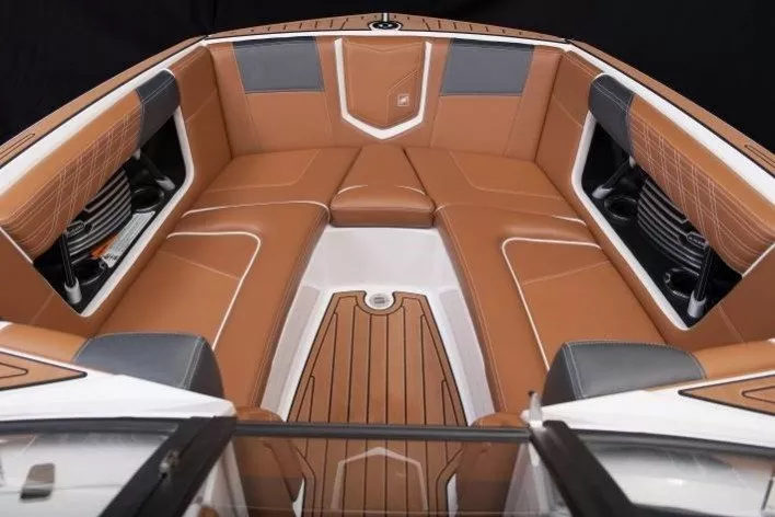 https://dev-api.arconyachts.com/storage/media/27470/conversions/493_6646210440-optimize.webp