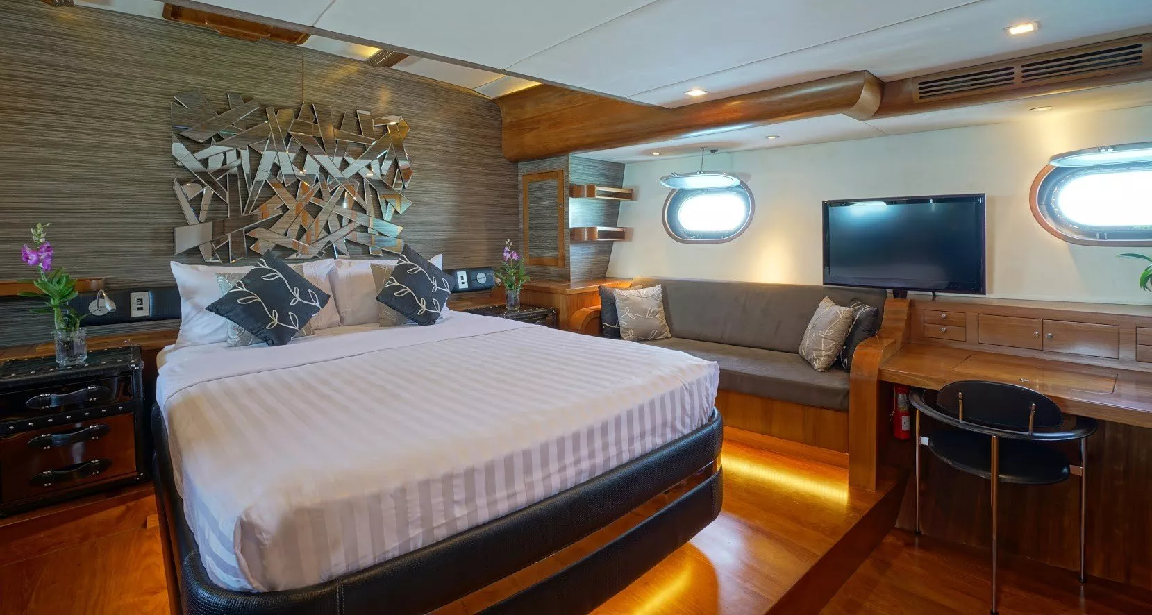 https://dev-api.arconyachts.com/storage/media/27481/conversions/492_6271833663-optimize.webp