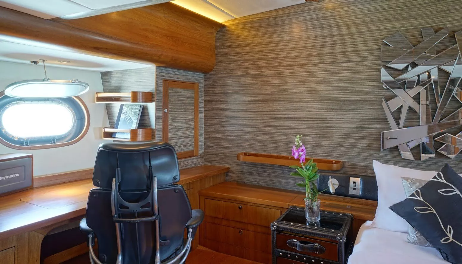 https://dev-api.arconyachts.com/storage/media/27482/conversions/492_6745445385-optimize.webp