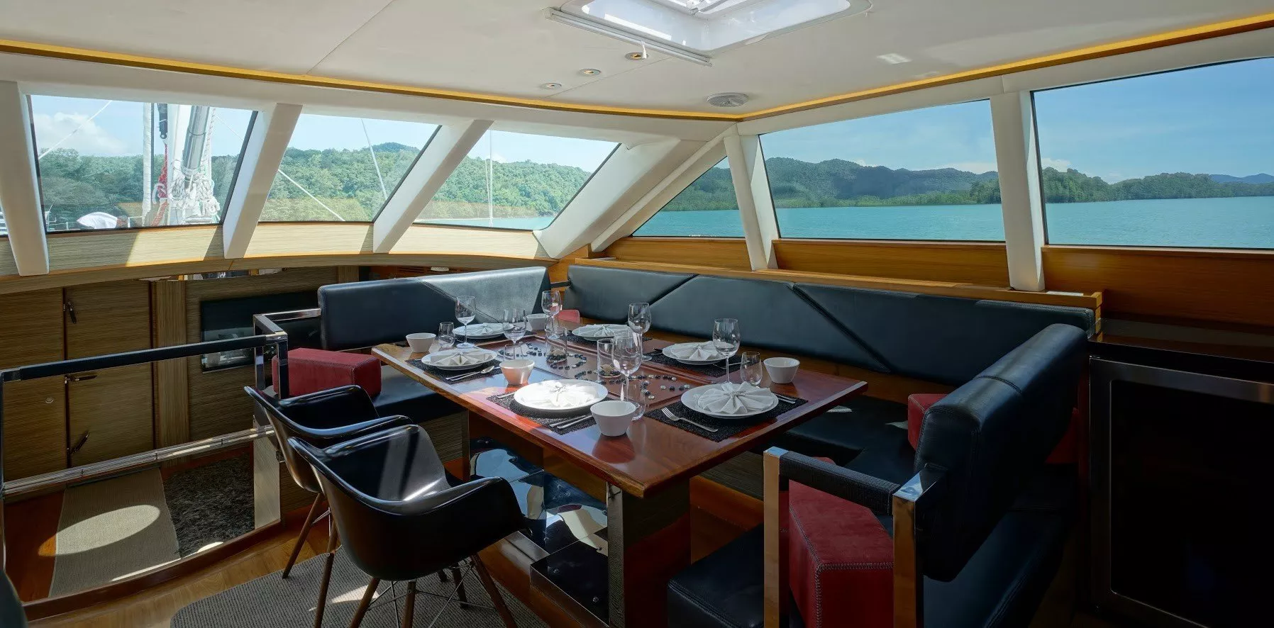 https://dev-api.arconyachts.com/storage/media/27485/conversions/492_5212186154-optimize.webp