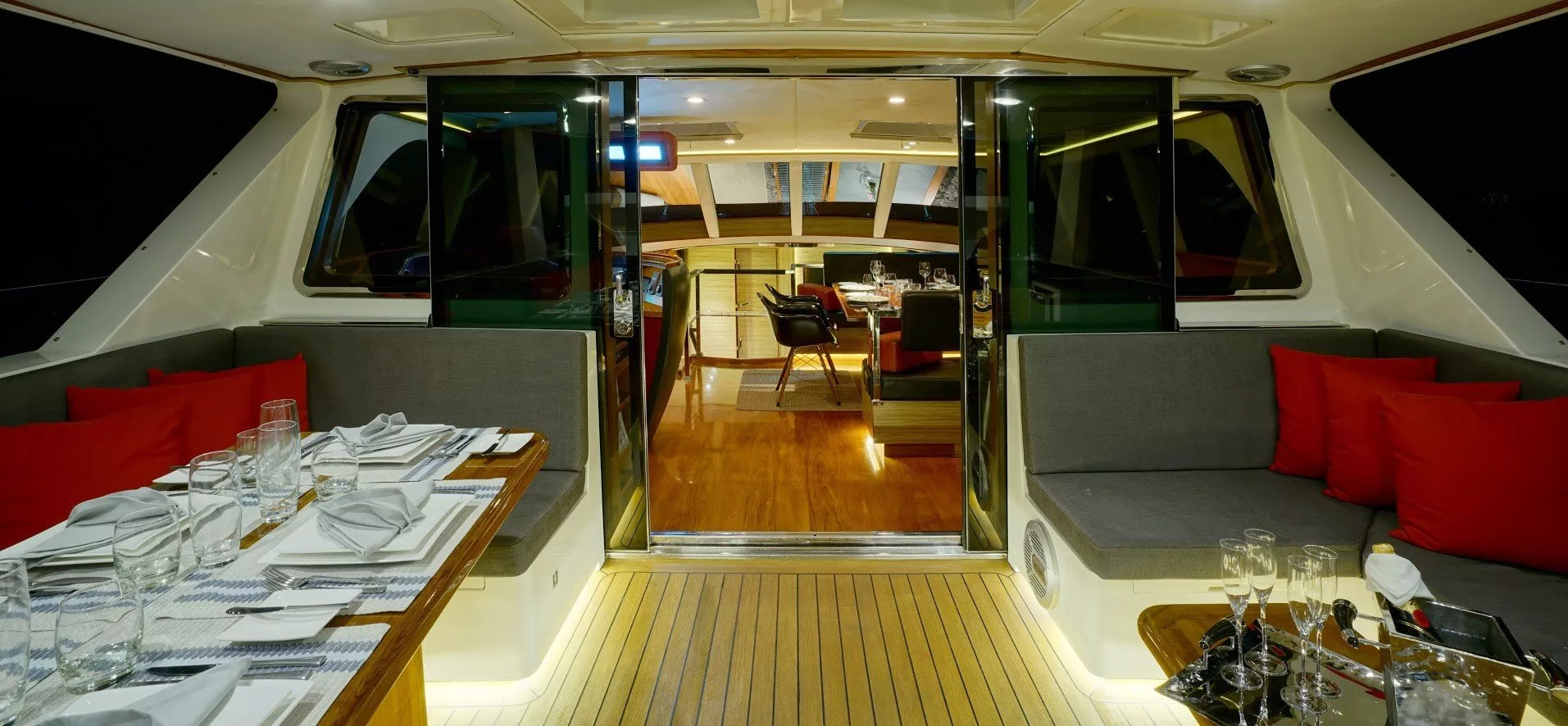 https://dev-api.arconyachts.com/storage/media/27492/conversions/492_5861005144-optimize.webp