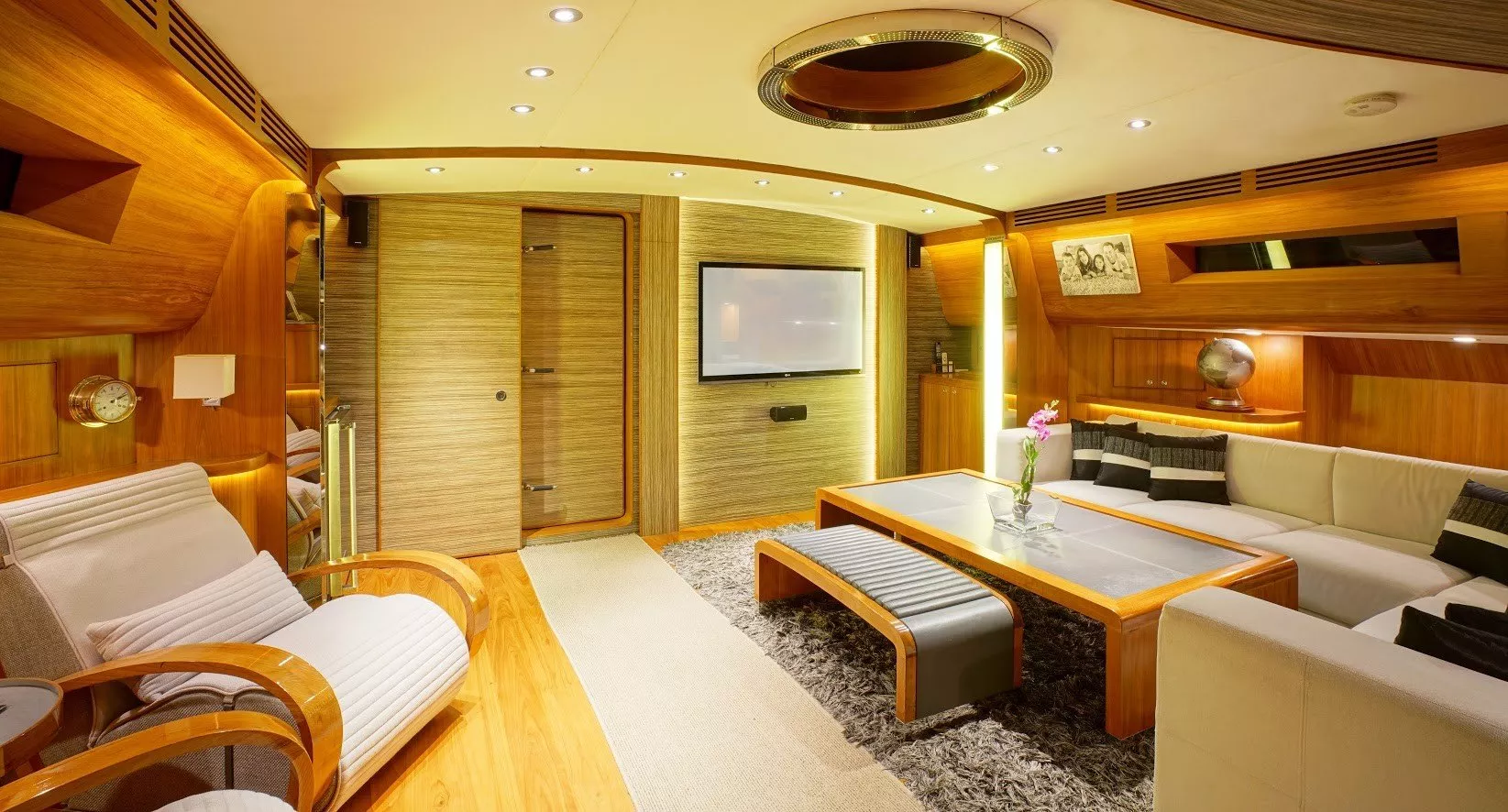 https://dev-api.arconyachts.com/storage/media/27494/conversions/492_0511000644-optimize.webp