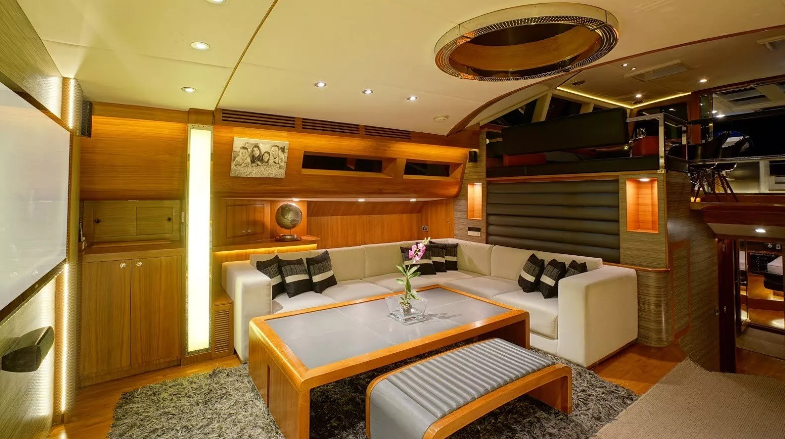 https://dev-api.arconyachts.com/storage/media/27495/conversions/492_0601428265-optimize.webp