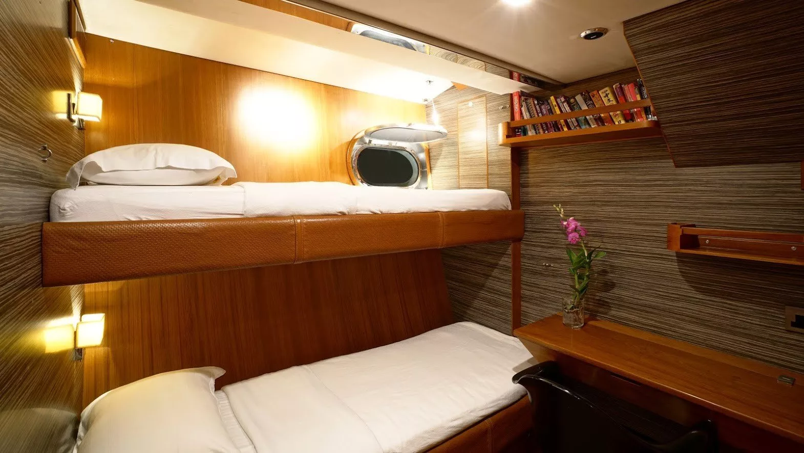 https://dev-api.arconyachts.com/storage/media/27497/conversions/492_9239620438-optimize.webp
