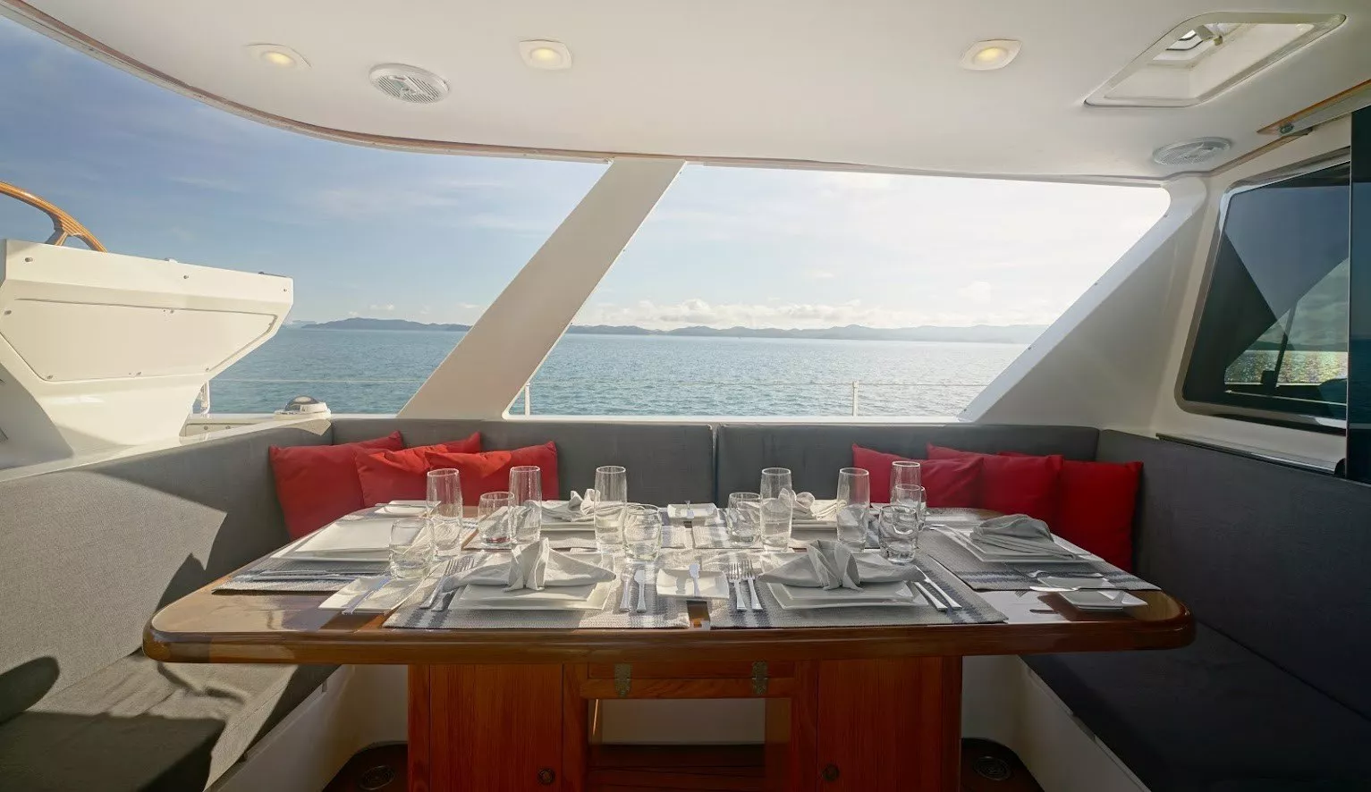 https://dev-api.arconyachts.com/storage/media/27499/conversions/492_3784890289-optimize.webp