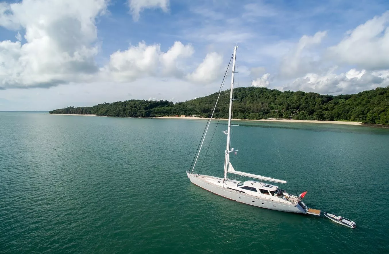https://dev-api.arconyachts.com/storage/media/27507/conversions/492_5849503239-optimize.webp