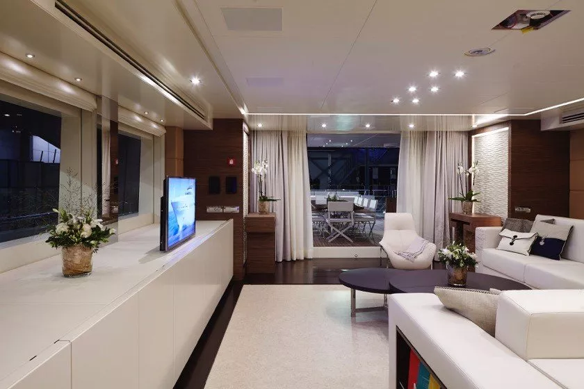 https://dev-api.arconyachts.com/storage/media/27945/conversions/471_3267129360-optimize.webp