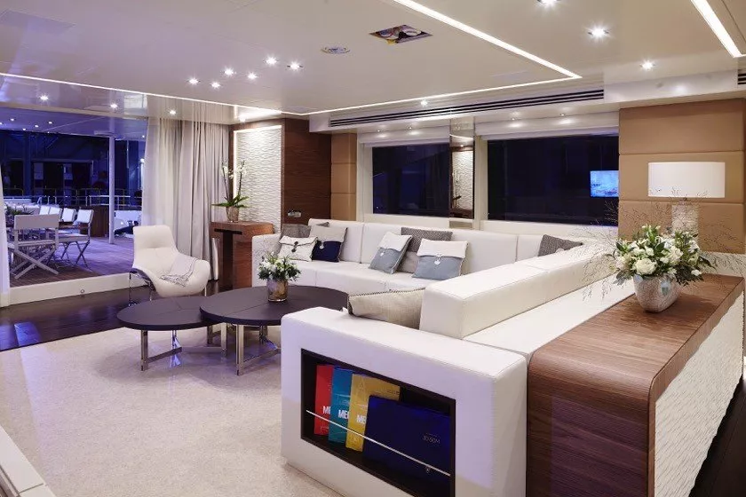 https://dev-api.arconyachts.com/storage/media/27946/conversions/471_6243794705-optimize.webp