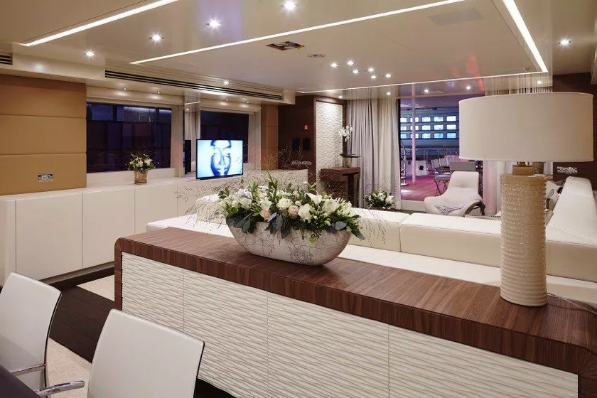 https://dev-api.arconyachts.com/storage/media/27947/conversions/471_7526101535-optimize.webp