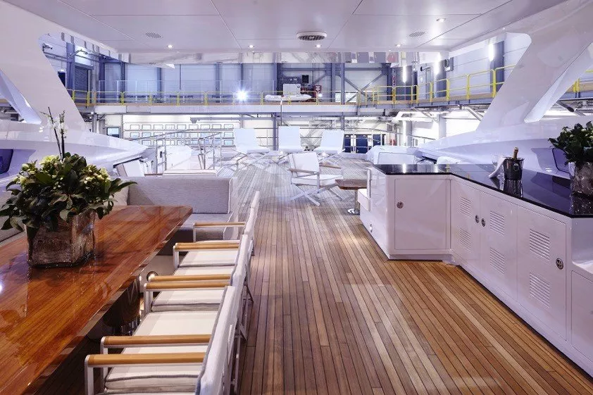 https://dev-api.arconyachts.com/storage/media/27950/conversions/471_6025744970-optimize.webp