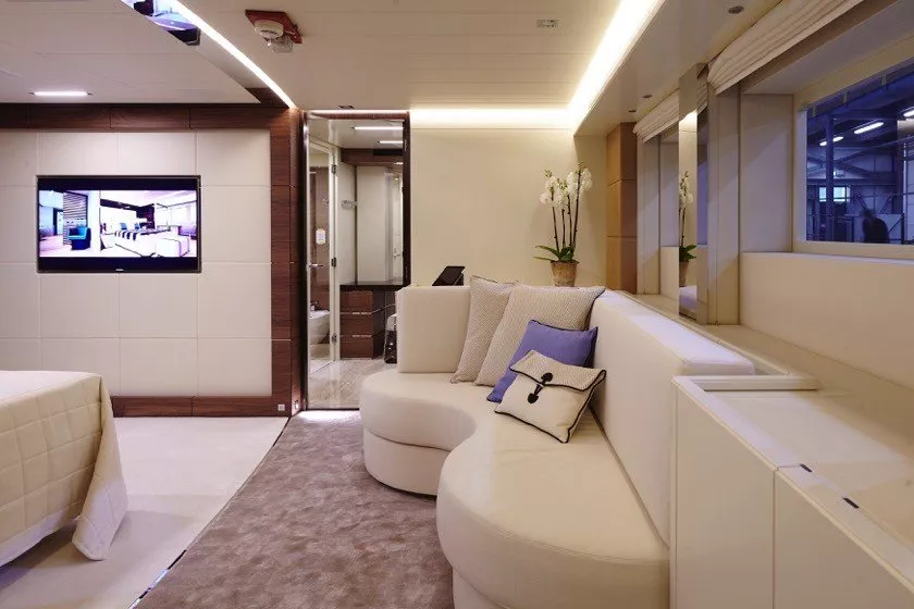 https://dev-api.arconyachts.com/storage/media/27952/conversions/471_8107806366-optimize.webp