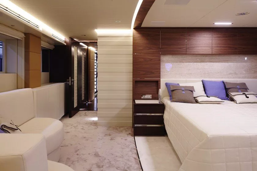 https://dev-api.arconyachts.com/storage/media/27953/conversions/471_0061836616-optimize.webp