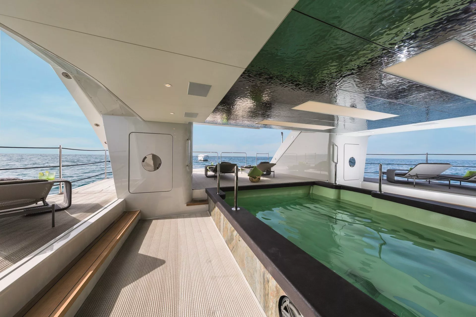 https://dev-api.arconyachts.com/storage/media/27966/conversions/237_4035612888-optimize.webp