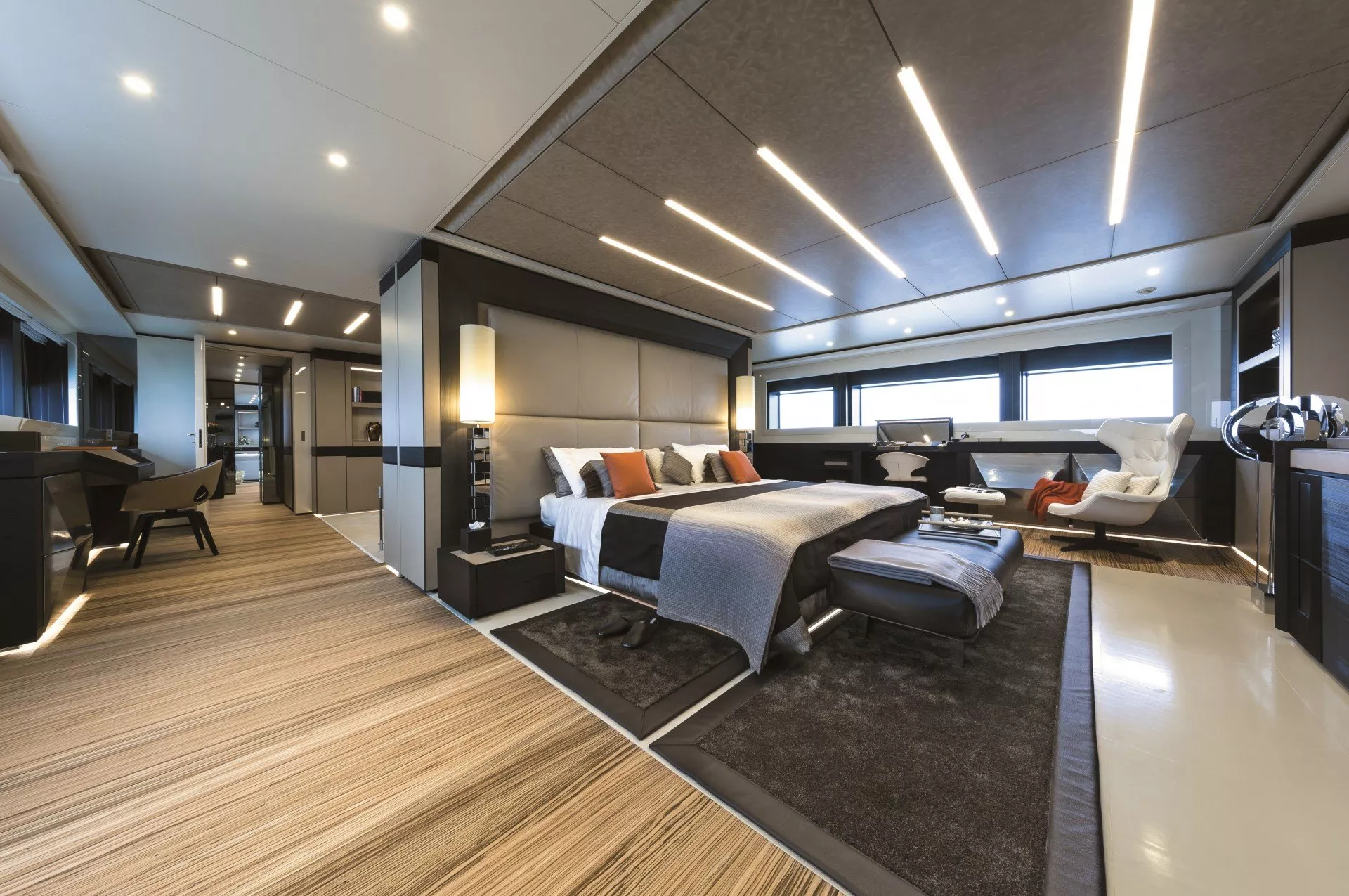 https://dev-api.arconyachts.com/storage/media/27968/conversions/237_0112616651-optimize.webp