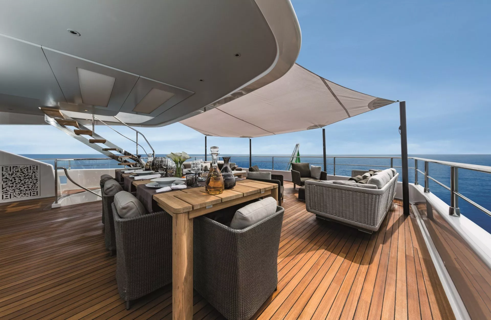 https://dev-api.arconyachts.com/storage/media/27978/conversions/237_4622286981-optimize.webp