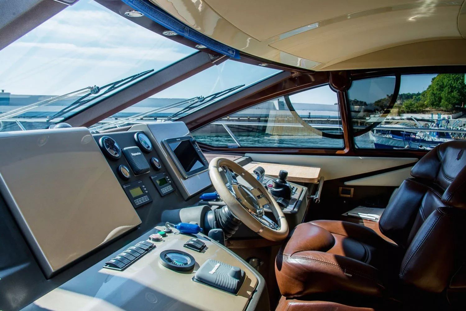 https://dev-api.arconyachts.com/storage/media/27986/conversions/470_4270820479-optimize.webp