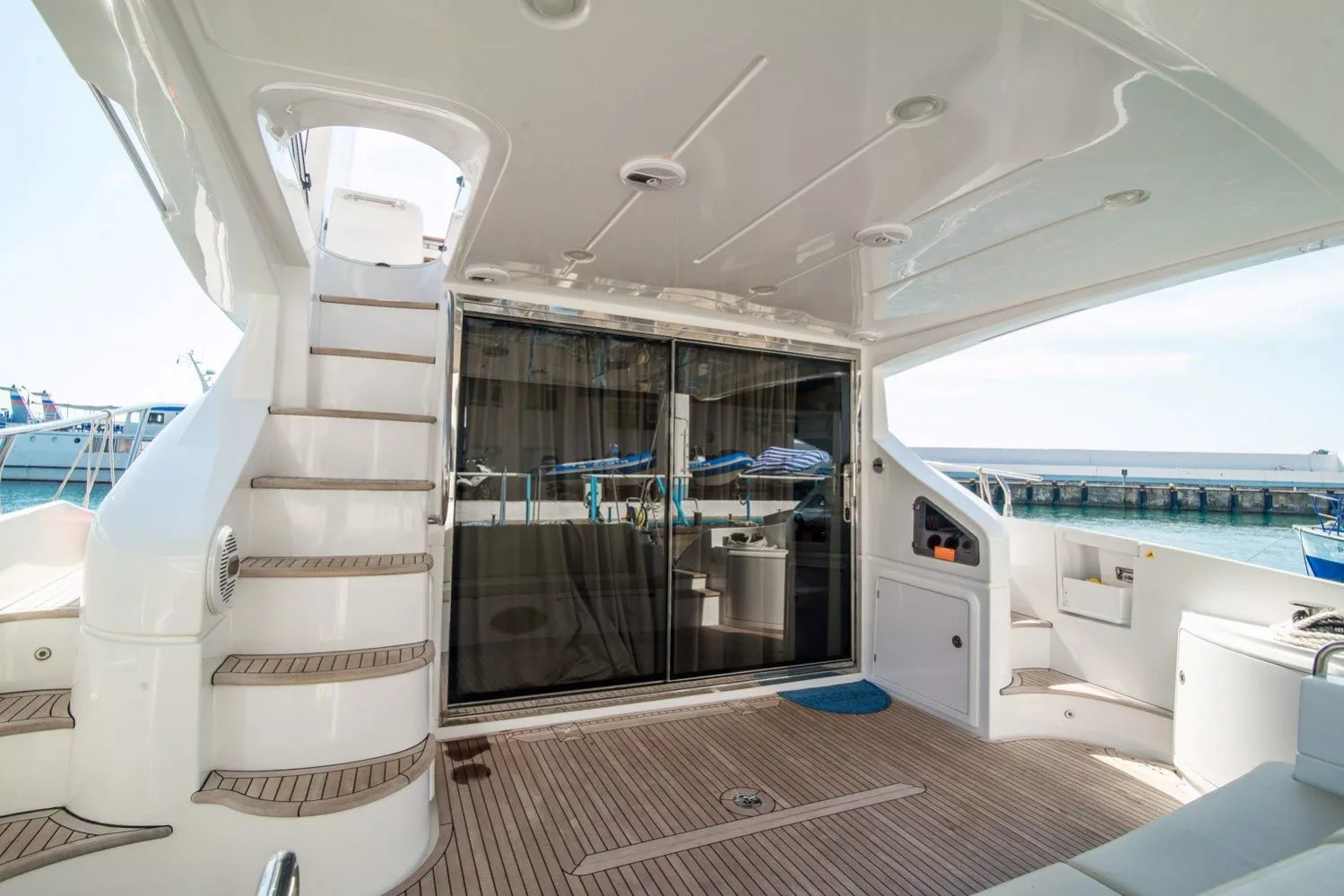 https://dev-api.arconyachts.com/storage/media/27988/conversions/470_6315798048-optimize.webp