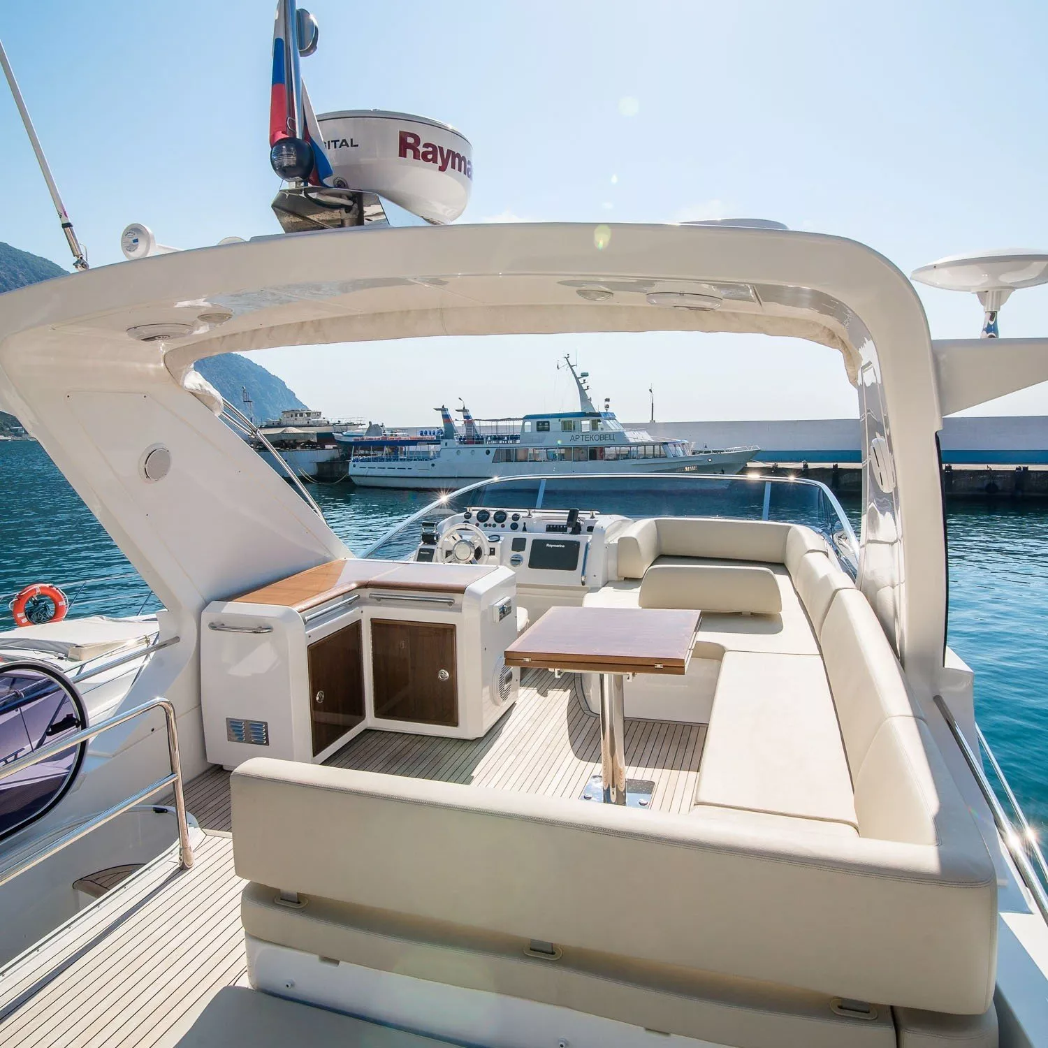 https://dev-api.arconyachts.com/storage/media/27989/conversions/470_6721006025-optimize.webp