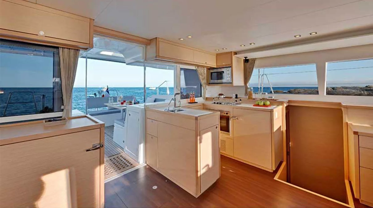 https://dev-api.arconyachts.com/storage/media/28009/conversions/467_1323037967-optimize.webp