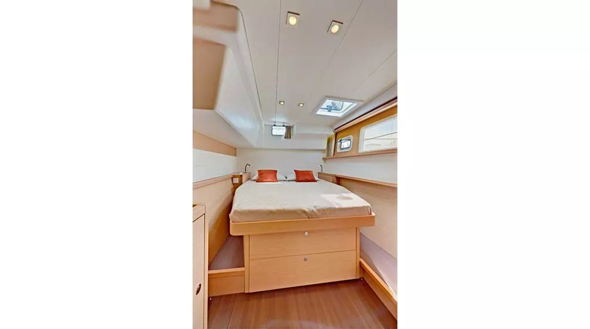 https://dev-api.arconyachts.com/storage/media/28013/conversions/467_0640513893-optimize.webp
