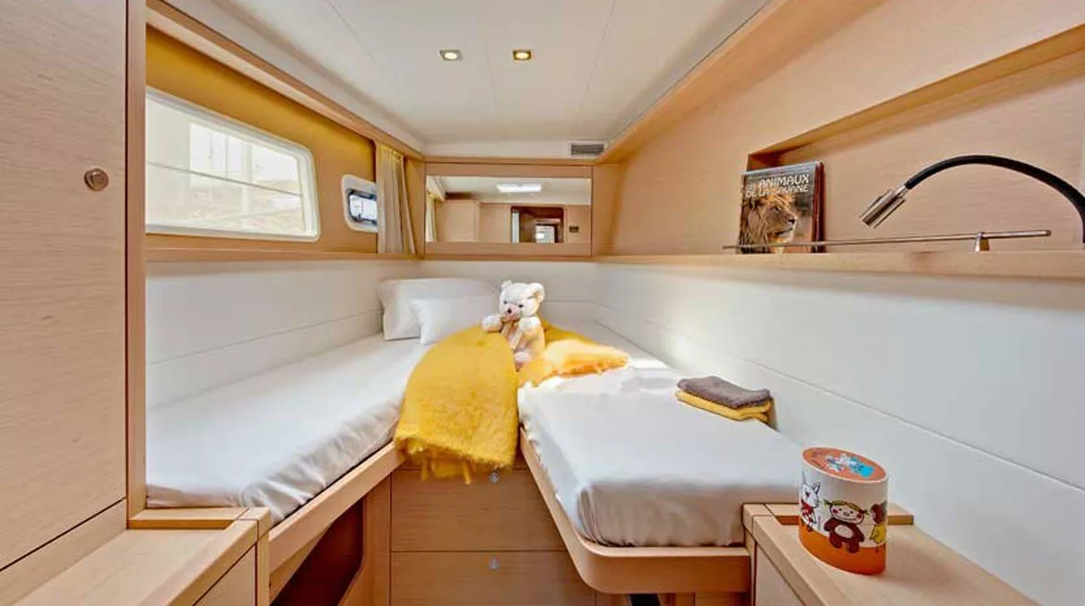 https://dev-api.arconyachts.com/storage/media/28014/conversions/467_6628477863-optimize.webp