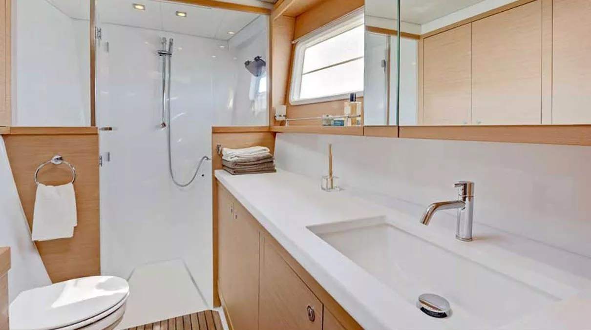 https://dev-api.arconyachts.com/storage/media/28015/conversions/467_0707685219-optimize.webp