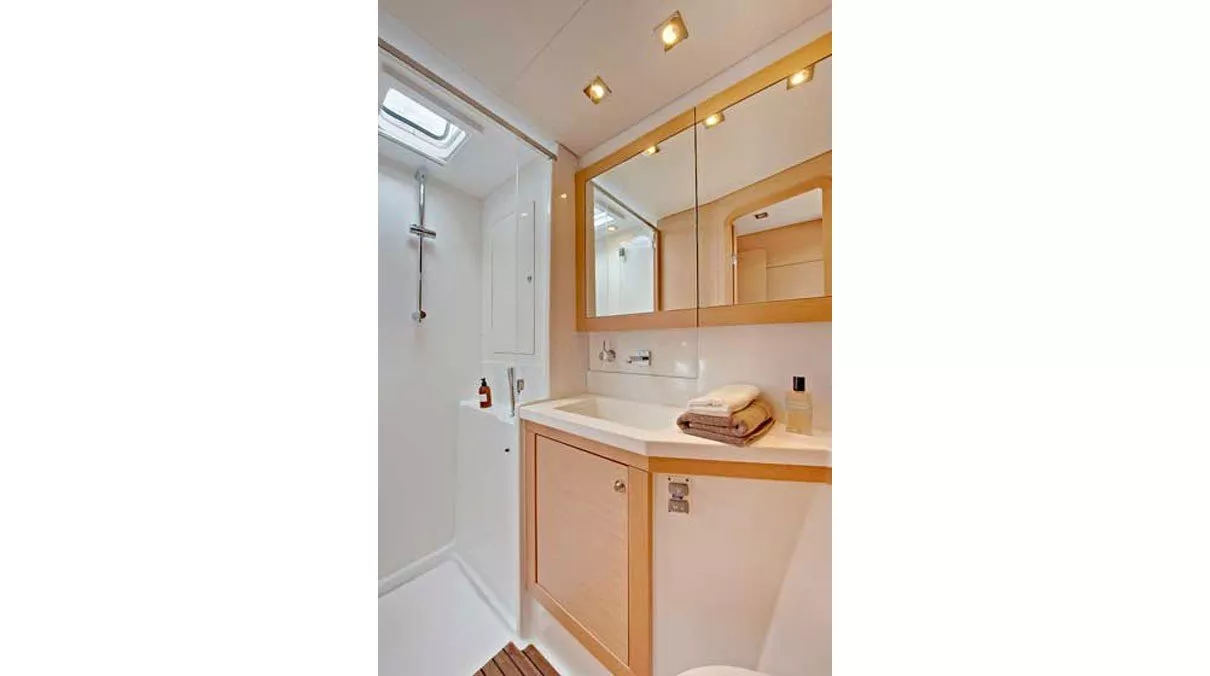 https://dev-api.arconyachts.com/storage/media/28016/conversions/467_7887969200-optimize.webp