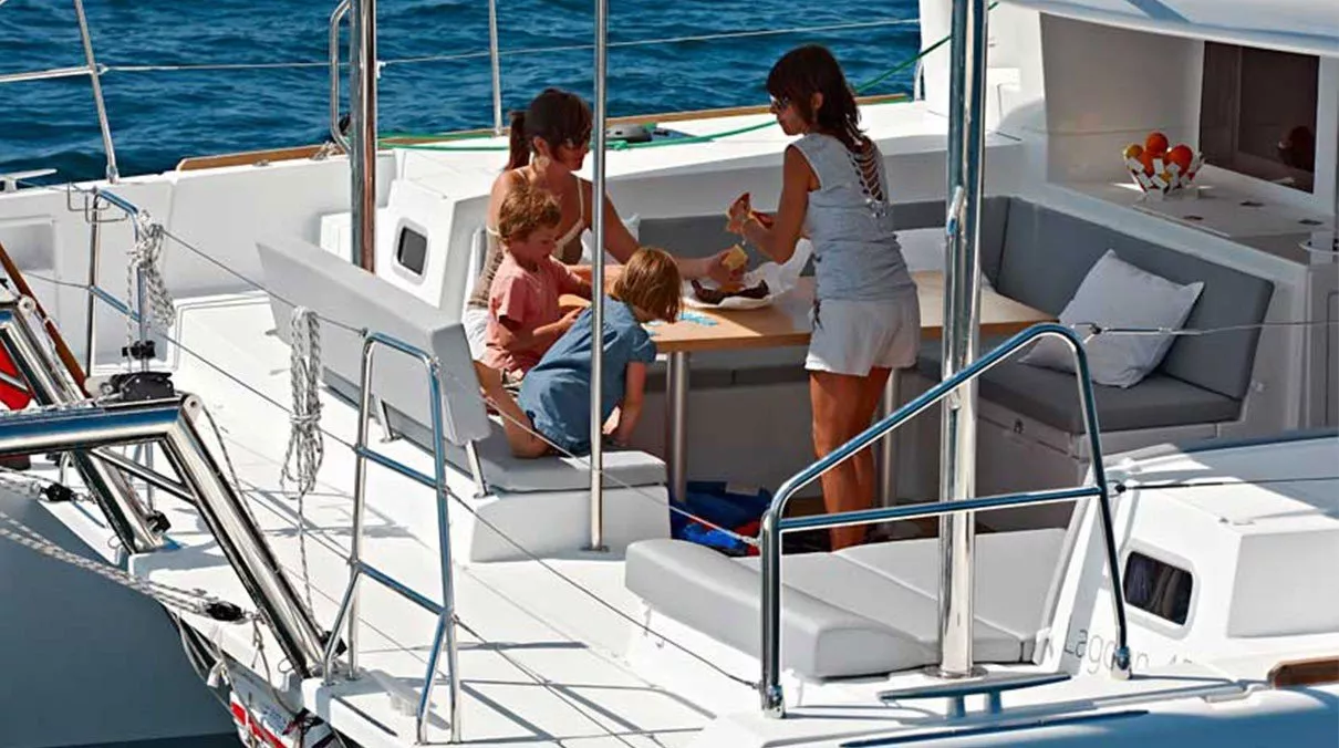 https://dev-api.arconyachts.com/storage/media/28018/conversions/467_3977451723-optimize.webp