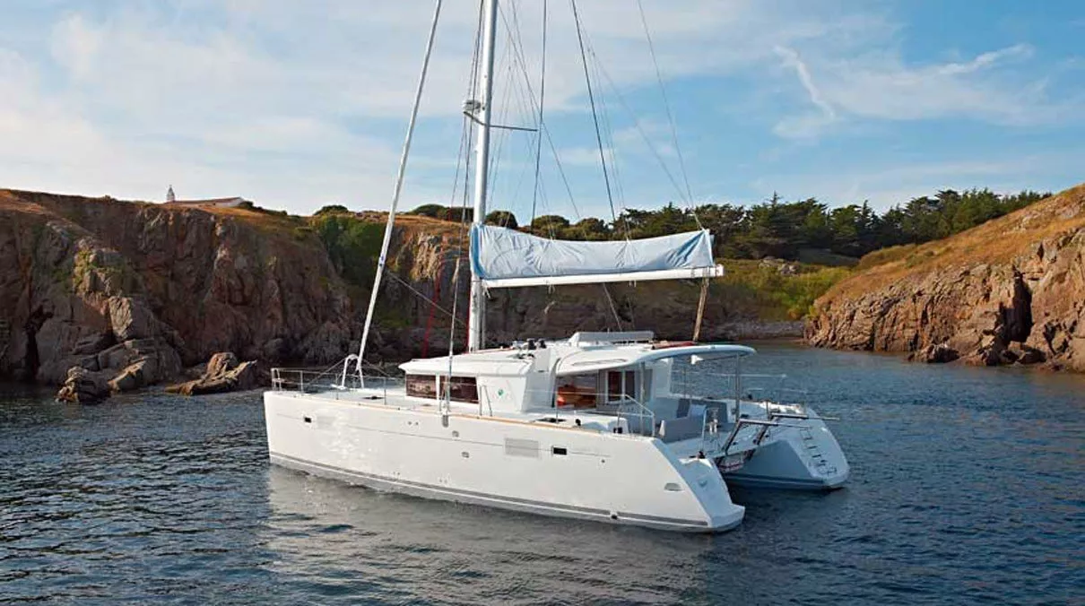 https://dev-api.arconyachts.com/storage/media/28023/conversions/467_2448593833-optimize.webp
