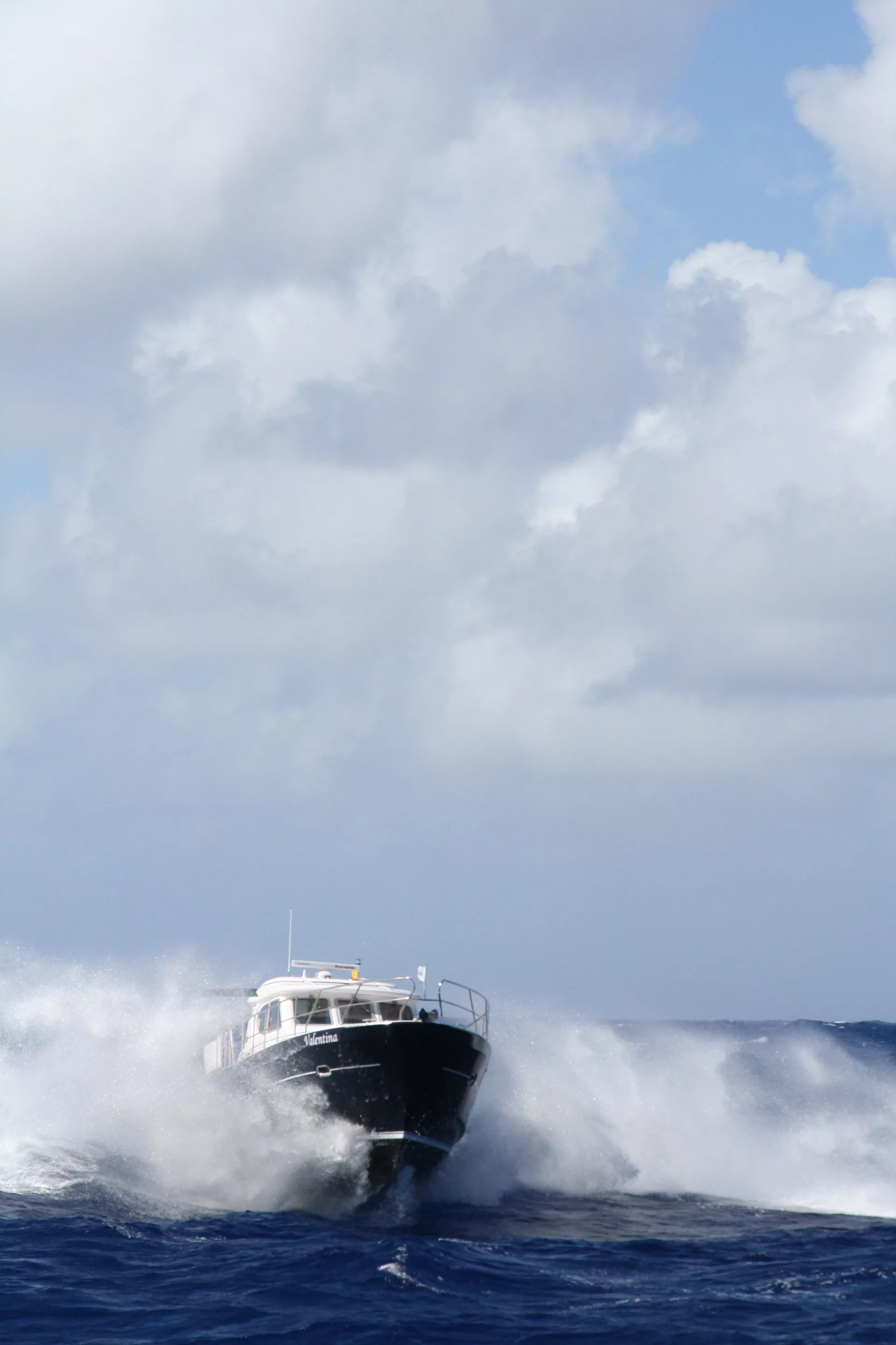 https://dev-api.arconyachts.com/storage/media/28029/conversions/466_6453750807-optimize.webp