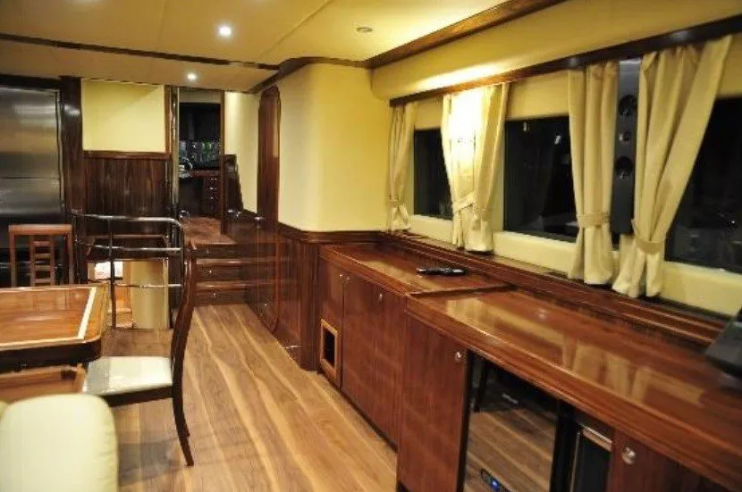 https://dev-api.arconyachts.com/storage/media/28036/conversions/465_3117018034-optimize.webp