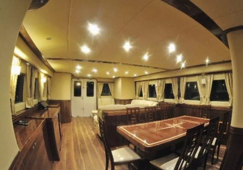 https://dev-api.arconyachts.com/storage/media/28037/conversions/465_7958578873-optimize.webp